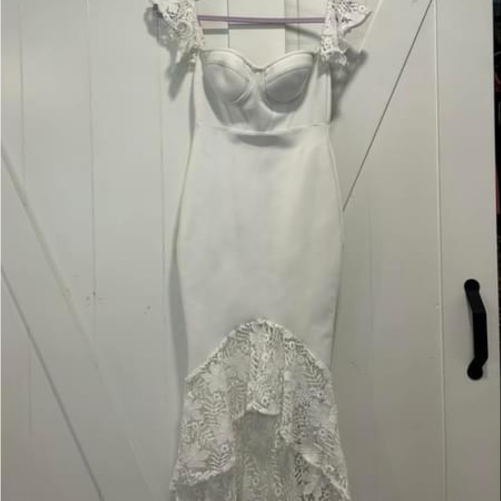 White lace dress form fit